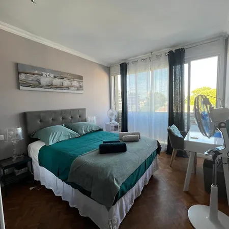 Appartamento 130m2 De Standing, 5min Plages Et Stade, Parking Gratuit, 5e Et Dernier Etage Avec Ascenseur, Vue Montagne *
