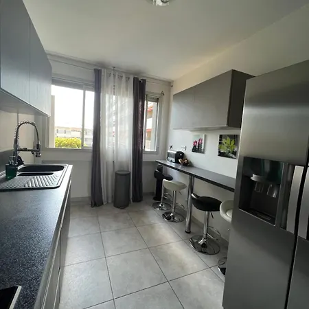 130m2 De Standing, 5min Plages Et Stade, Parking Gratuit, 5e Et Dernier Etage Avec Ascenseur, Vue Montagne